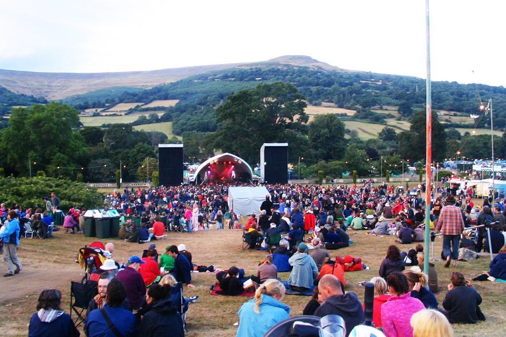 Eco-Friendly Rhythms: Sustainable Practices for Greener Gigs